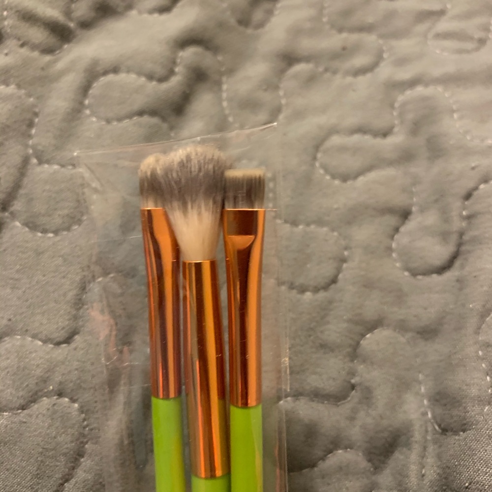 Brush trio